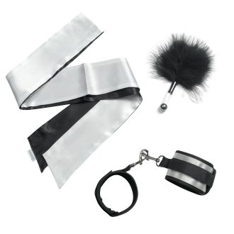 Banoch Blinddoek handboeien streelveer soft grey bondage 5 scaled