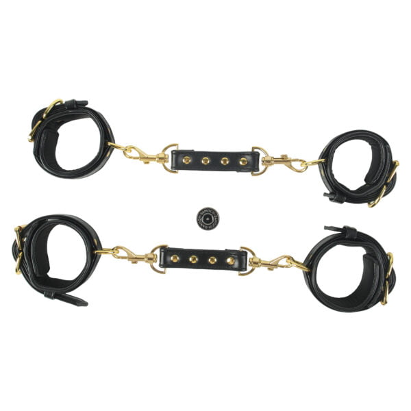 Banoch luxe bondageset zwart handboeien enkelboeien collar leash pu leer opbergtas 1 1 scaled Banoch luxe bondageset zwart handboeien enkelboeien collar leash pu leer opbergtas 1 1 scaled