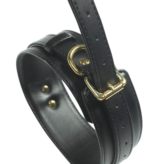 Banoch luxe bondageset zwart handboeien enkelboeien collar leash pu leer opbergtas 10 scaled