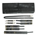 Banoch luxe bondageset zwart handboeien enkelboeien collar leash pu leer opbergtas 22 scaled