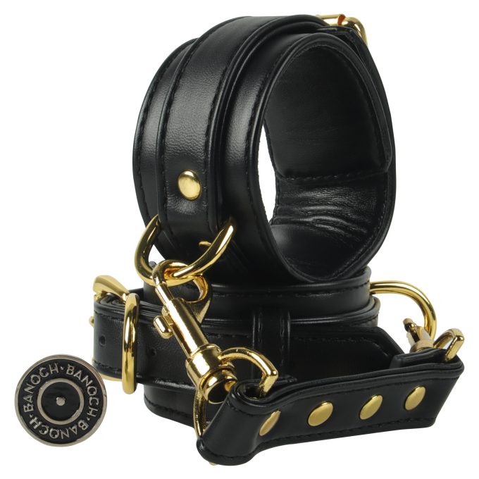 Banoch luxe bondageset zwart handboeien enkelboeien collar leash pu leer opbergtas 7 1 scaled