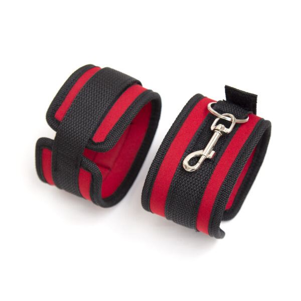 Banoch Bondageset voor onder bed stevige zachte neopreen boeien makkelijk verstelbaar rood (3) Banoch Bondageset voor onder bed stevige zachte neopreen boeien makkelijk verstelbaar rood (3)