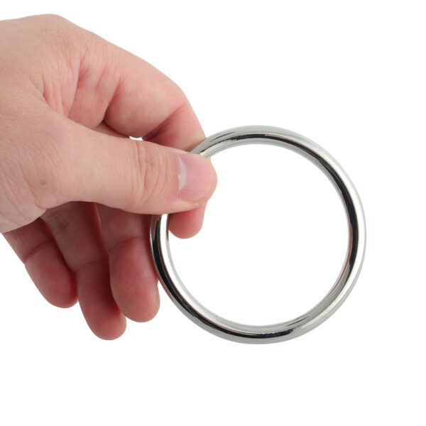 Banoch Cockring rond metaal 6 mm dik eikelring tussen vinger