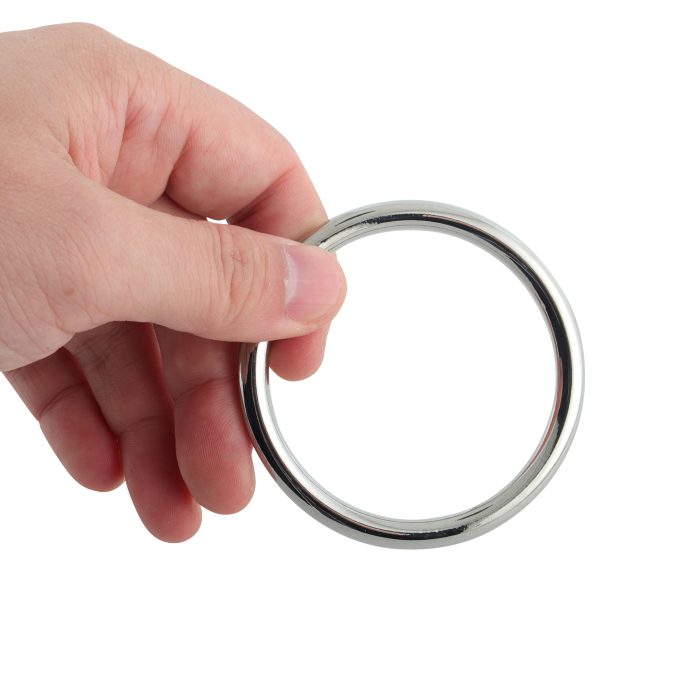 Banoch Cockring rond metaal 6 mm dik eikelring tussen vinger