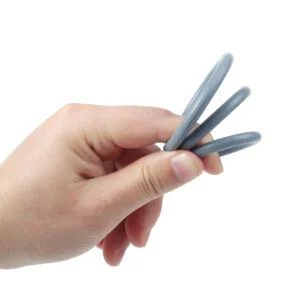 Banoch cockring trio in hand   classic set grijs siliconen Ø 354555 mm (12)
