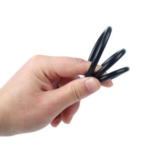 Banoch cockring trio in hand   classic set zwart siliconen Ø 354555 mm in hand