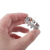 Banoch eikelring doodskop zilver cockring tussen 2 vingers