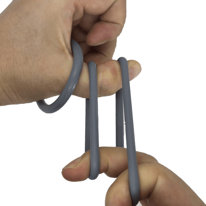 banoch cockring set siliconen grijs in hand de rekbaarheid